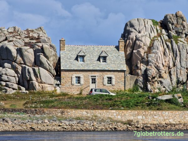 Maison du Gouffre Plougrescant an der Granitküste, Bretagne