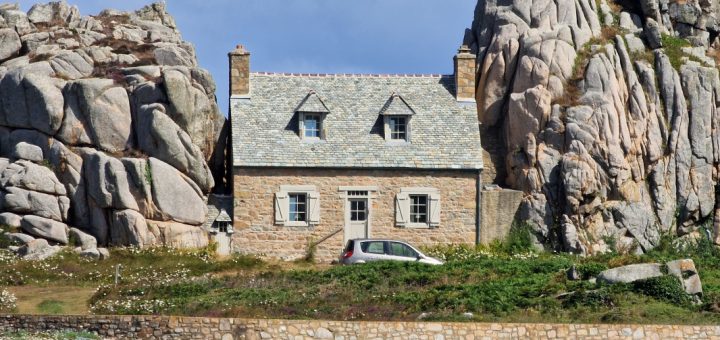 Maison du Gouffre Plougrescant an der Granitküste, Bretagne