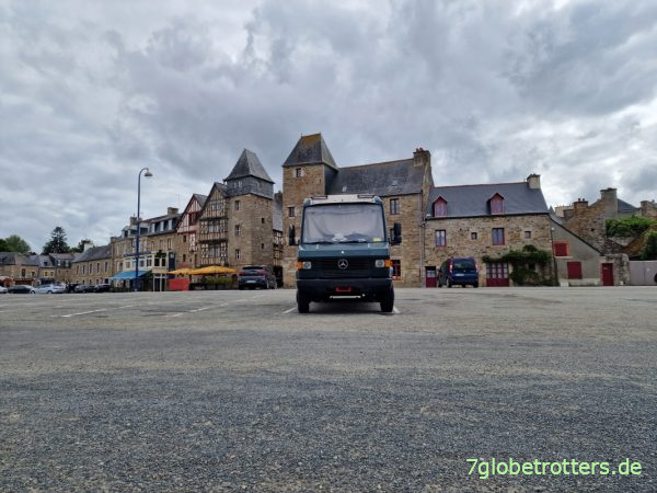 Mercedes 711 auf dem Parkplatz Tréguier