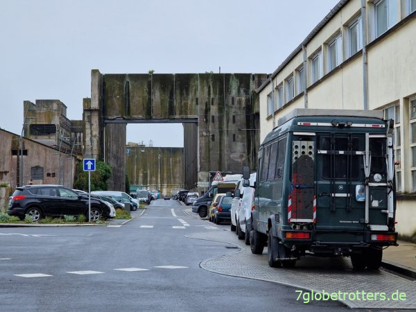 Parkplatz am U-Boot-Bunker Keroman in Lorient