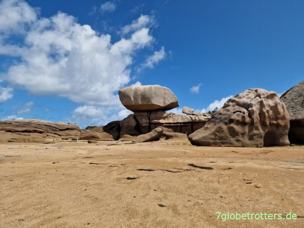 Pilzfelsen an der Granitküste in Trégastel