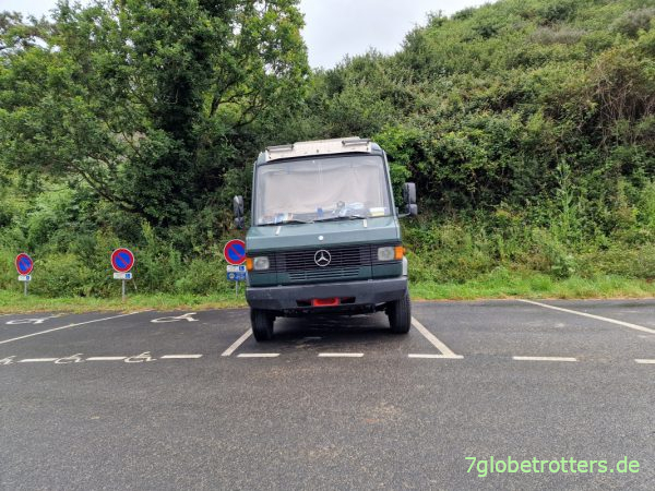 Schräger Stellplatz am Meer