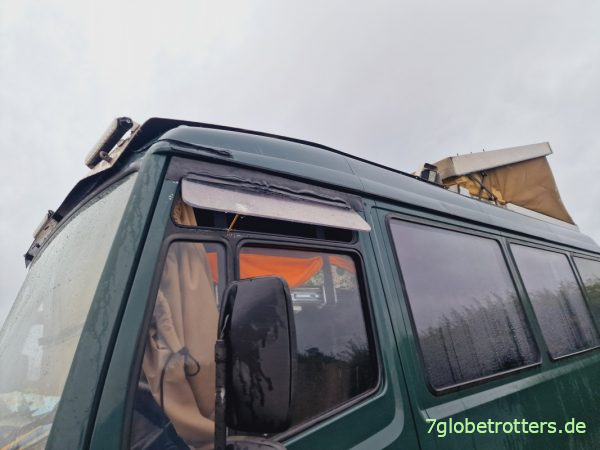 Selbstgebautes, ausstellbares Oberfenster am Mercedes 711