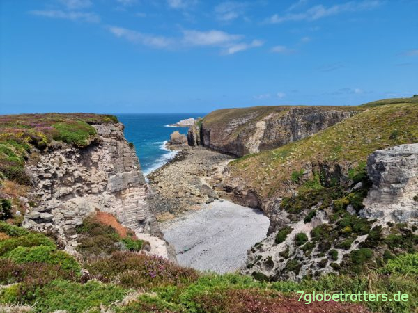Steinstrand statt Badebucht am Cap Fréhel