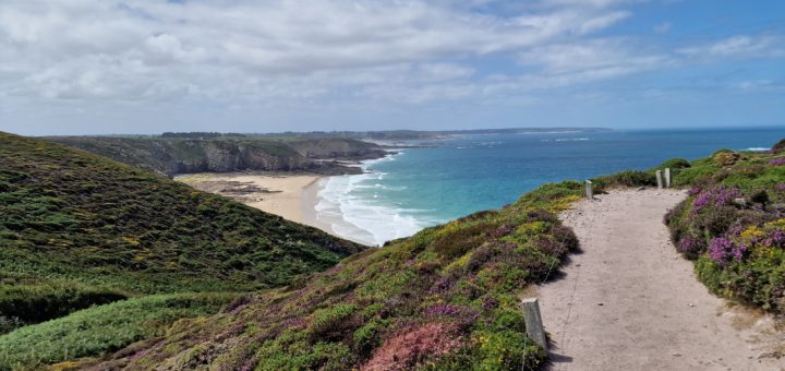 Suche nach der schönsten Badebucht der Bretagne