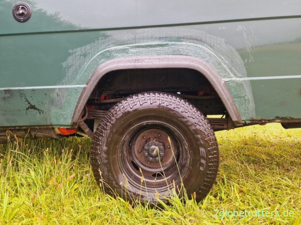 Wiesenfreundliche Falken Wildpeak AT3WA auf dem Wohnmobil