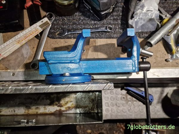 Abgeklapper Kukko-Schraubstock im Wohnmobil