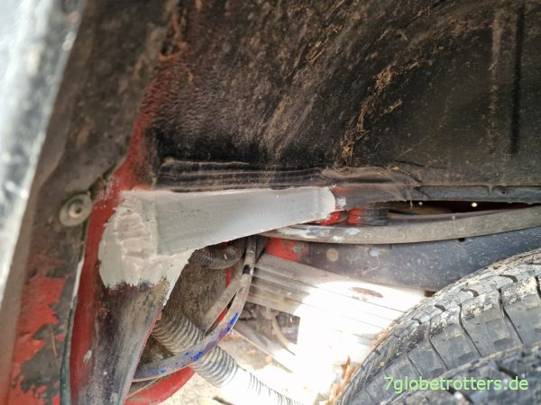 Hilfsrahmenträger für die Befestigung der Schmutzfänger