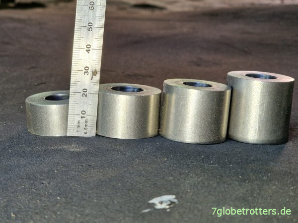 Hülsen für die Befestigung verstärkter Stoßdämpfer