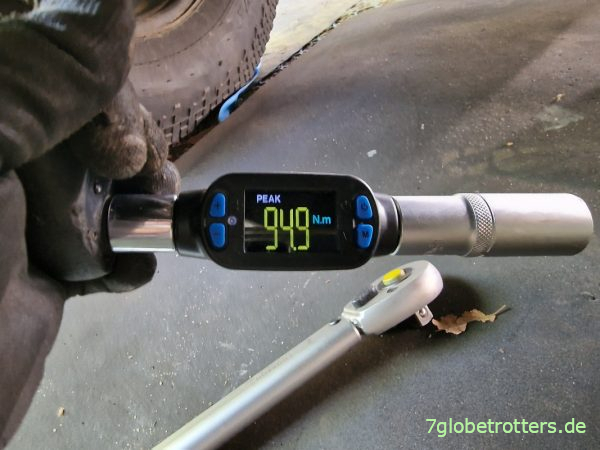Prüfung Anzugsdrehmoment für die verstärkten Stoßdämpfer