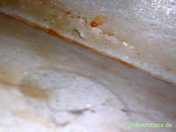 Rost im Hilfsrahmenprofil