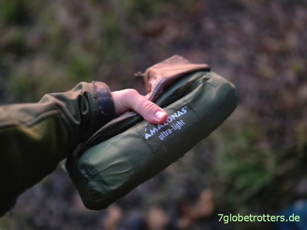 Die ideale Kombi aus Hängematte und Tarp ist ultraleicht und klein