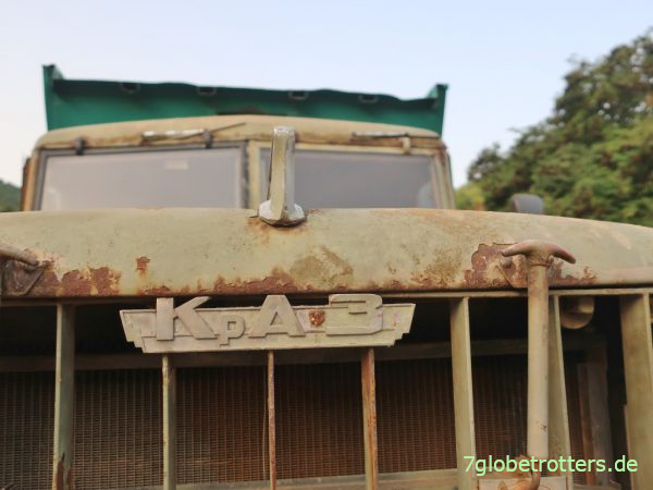 Emblem und Kühlerfigur KrAZ-255 B