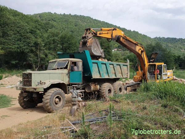KrAZ-255 B Kipper im Einsatz