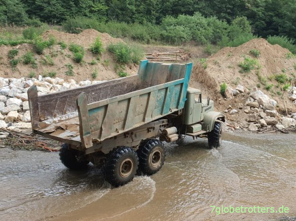 KrAZ-255 B Kipper im Fluss