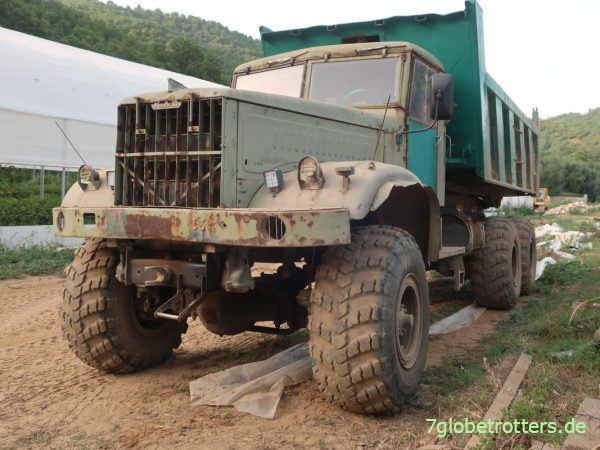 KrAZ-255 B als Kipper in Serbien