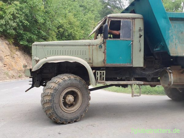 Lange Motorhaube des KrAZ-255 B