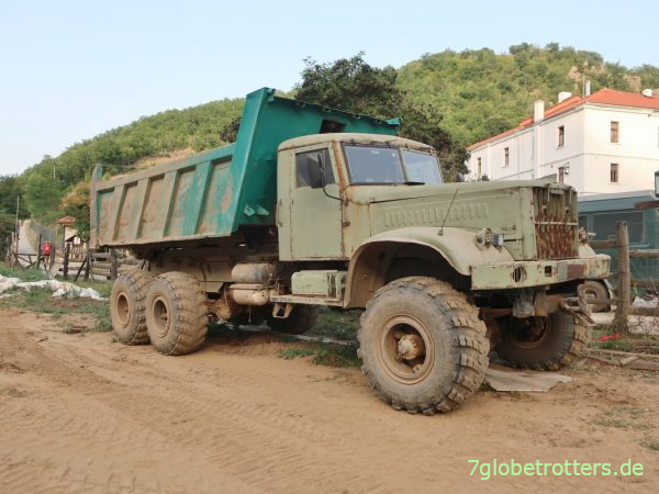 Schwerer ukrainischer Hauber KrAZ-255 B