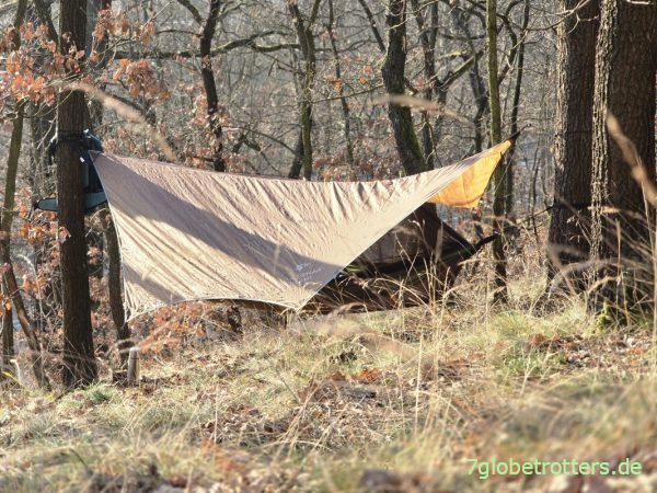 Ultraleichtes Tarp über der Hängematte