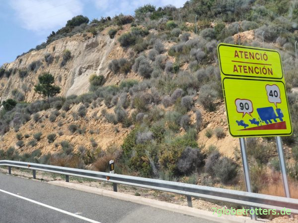 Warnzeichen vor dem langsamen Mercedes 711