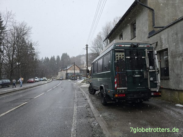 Mercedes 711 beim Bäcker