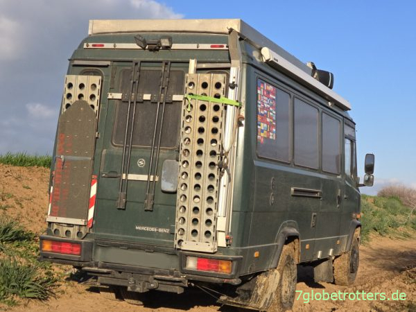 Doppelter Heckträger für Sandbleche am Mercedes 711D Doppelter Heckträger für Sandbleche am Mercedes 711D