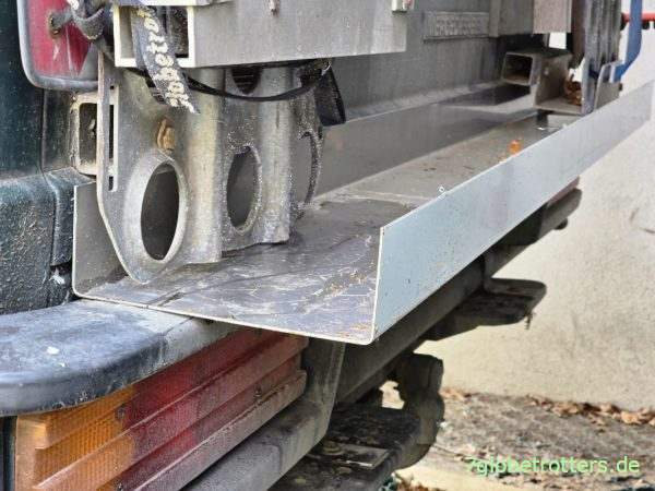 Edelstahl-U-Profil für zwei 235er Reserveräder Edelstahl-U-Profil für zwei 235er Reserveräder