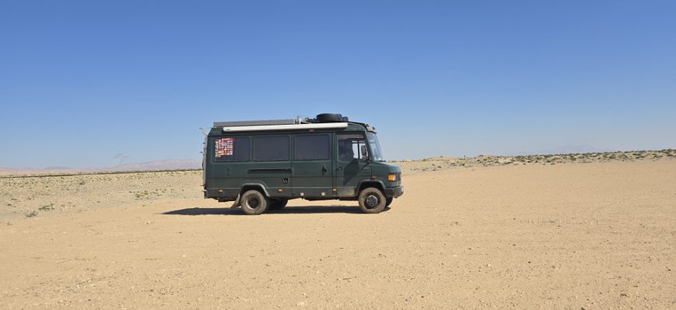 Mercedes 711D in Tunesien