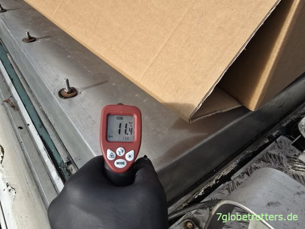 Temperaturcheck fürs Verkleben des Solarpanels auf dem Wohnmobil