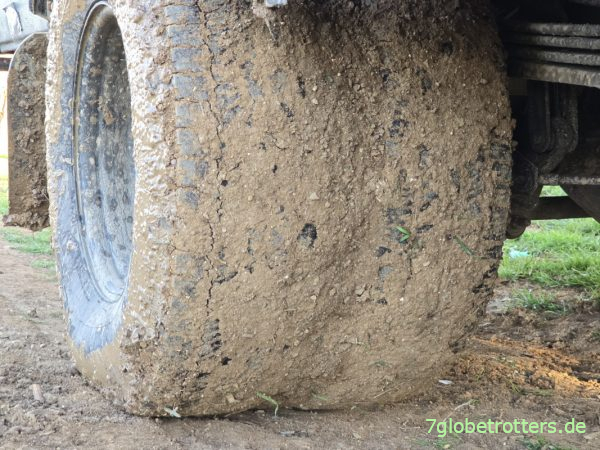 Verschlammte Zwillinge sind keine Einzelbereifung Verschlammte Zwillinge sind keine Einzelbereifung