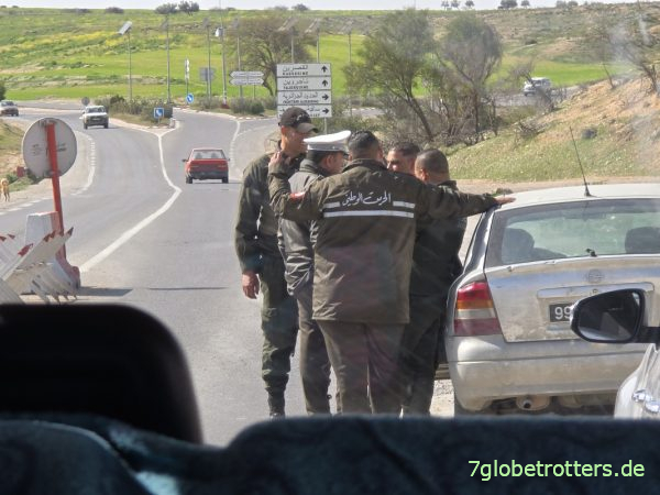 Tunesischer Checkpoint an der Fernstraße RN5