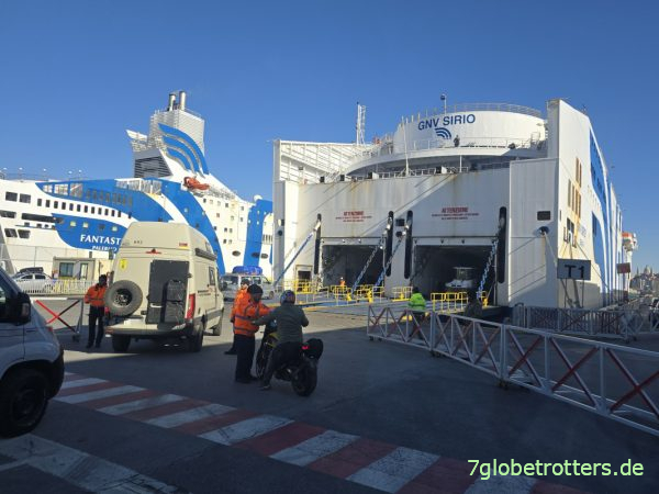 Einschiffen auf die GNV-Fähre Sirio Genua-Tunis Einschiffen auf die GNV-Fähre Sirio Genua-Tunis