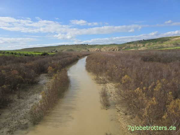 Medjerda bei Mestouta Tunesien flussaufwärts