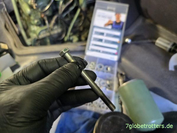 Schraube für den Dieselfilter am OM 364A Schraube für den Dieselfilter am OM 364A