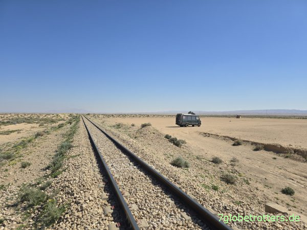 Mercedes 711 an der Eisenbahn nach Métlaoui zum Lezard Rouge