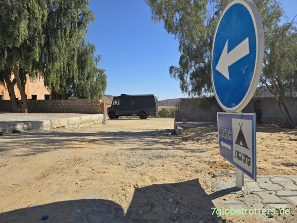 Mercedes 711 auf dem Stellplatz "Mides Family Resto"