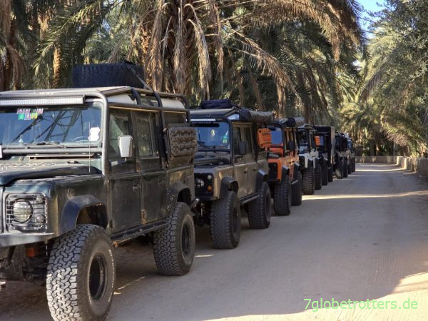 Land Rover in der Bergoase von Mides