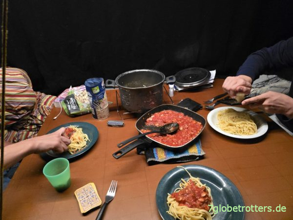 Abendessen in der Bergoase Mides Tunesien Abendessen in der Bergoase Mides Tunesien