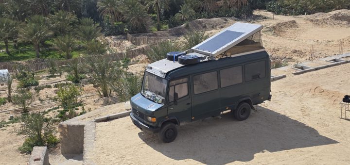 Autarker Mercedes 711D auf dem Family Camp Mides Tunesien