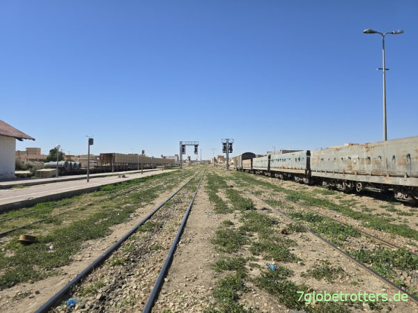 Phosphatzüge im Bahnhof des Lezard Rouge in Métlaoui