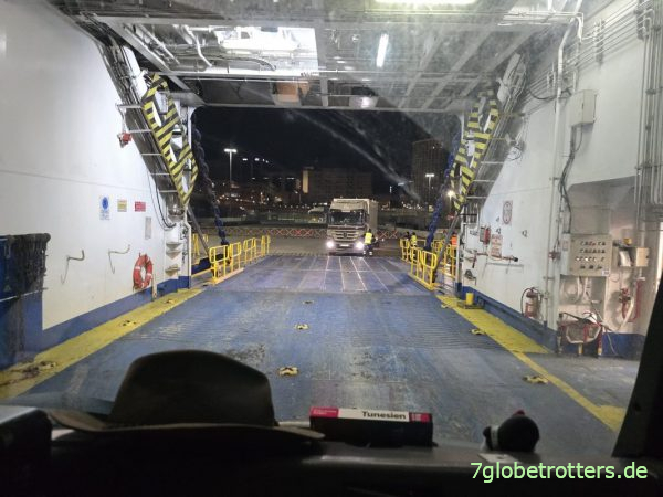 2248 Uhr Ausfahrt aus der Fähre Tunis-Genua