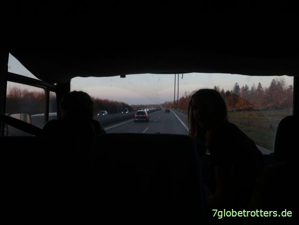 Abendliche Autobahn in Deutschland Abendliche Autobahn in Deutschland