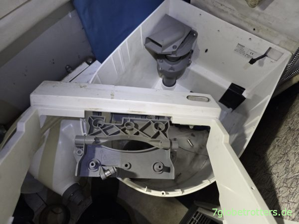 Ausbau des Sichtschutzes an der Separett Tiny Ausbau des Sichtschutzes an der Separett Tiny