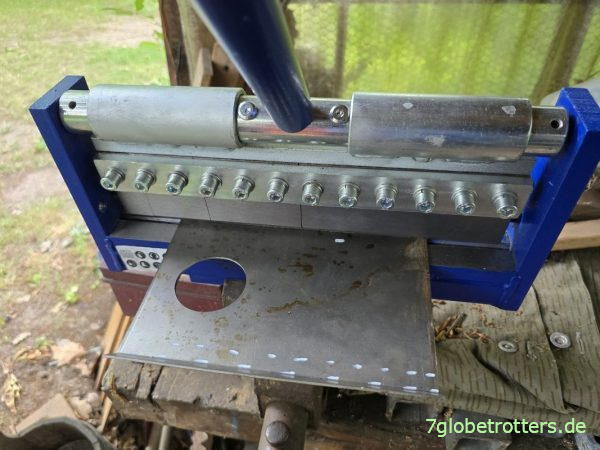 BGS Mini Kantbank für Bleche bis 30 cm Breite BGS Mini Kantbank für Bleche bis 30 cm Breite