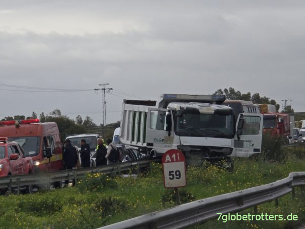 Unfall auf der tunesischen Autobahn
