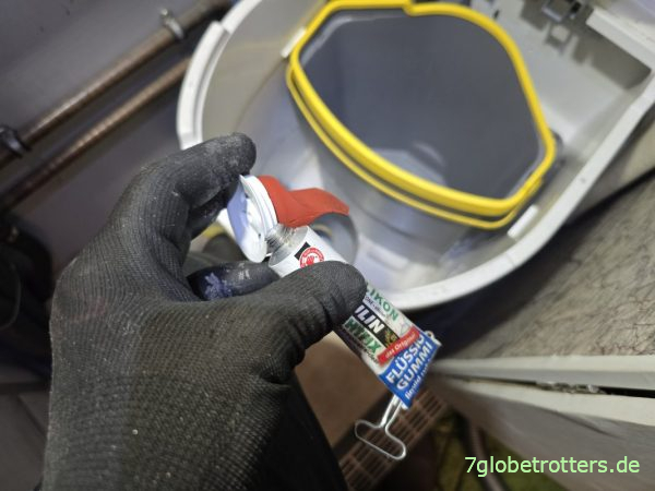 Einbau Geruchsverschluss DN 40 mit Bindulin Flüssiggummi Einbau Geruchsverschluss DN 40 mit Bindulin Flüssiggummi