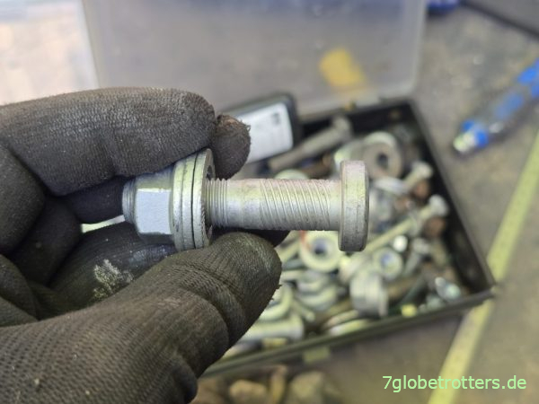 Ersatz Radbolzen mit HEICO LOCK Radsicherungsmutter M14x1,5 am Mercedes 711D Ersatz Radbolzen mit HEICO LOCK Radsicherungsmutter M14x1,5 am Mercedes 711D