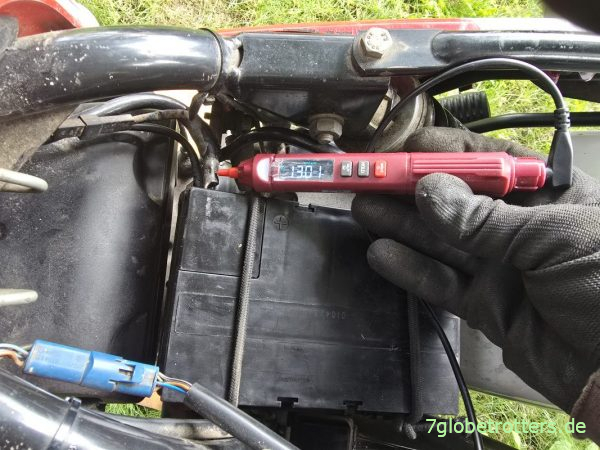Sonntag 16-36 Uhr, Stromverbrauch der Motometer Quarzuhr in der BMW R100GS
