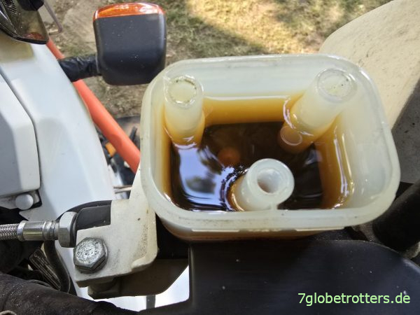 Überalterte Bremsflüssigkeit wechseln Überalterte Bremsflüssigkeit wechseln