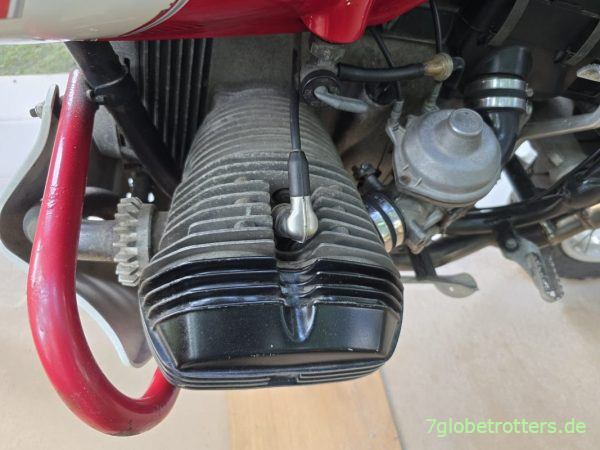 Kühlrippen am Boxer BMW R100 GS vor dem Sandstrahlen Kühlrippen am Boxer BMW R100 GS vor dem Sandstrahlen